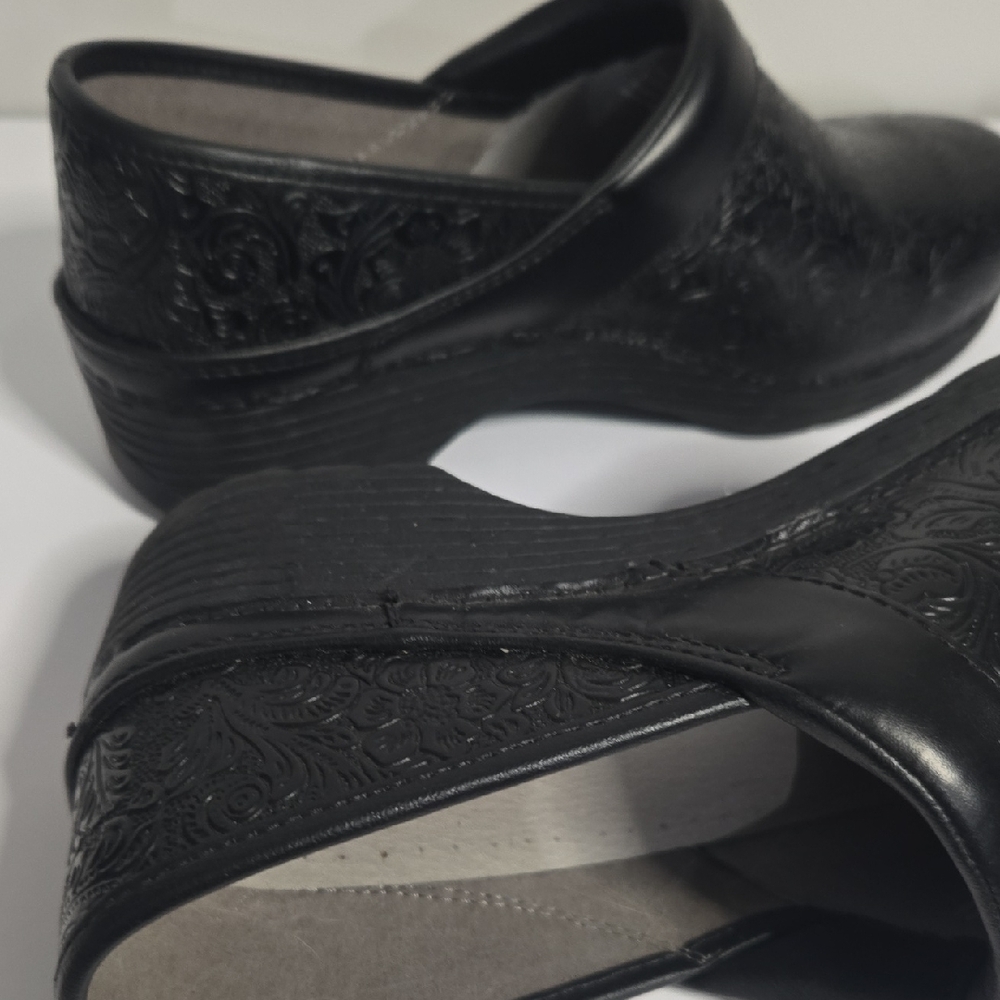Dansko Lightweight 41/Size 11 Professional Black Tooled  Women's LT Clogs - Picture 13 of 13